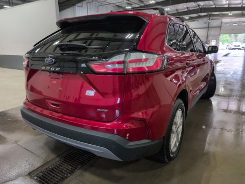 Used 2023 Ford Edge SEL w/ Convenience Package AWD/4WD image 3