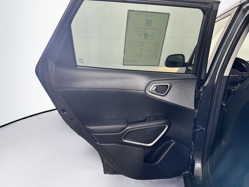 Used 2025 Kia Soul LX w/ LX Technology Package FWD image 25