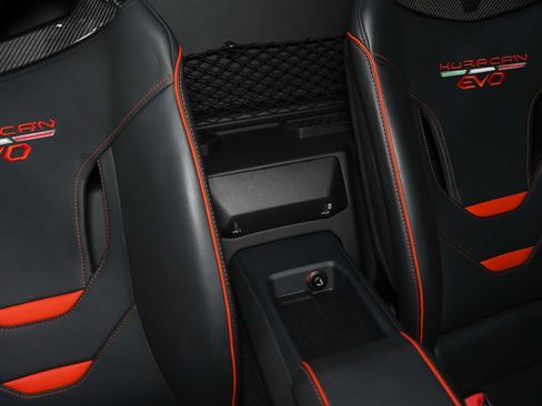 Used 2020 Lamborghini Huracan EVO RWD image 38