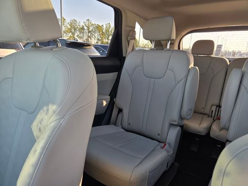 Certified 2025 Kia Sorento EX w/ EX Panoramic Sunroof Package image 12