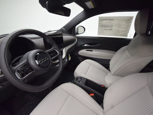 New 2025 FIAT 500 e image 32