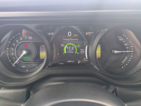 Used 2025 Jeep Wrangler Unlimited Sahara AWD/4WD image 33