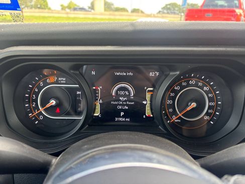 Used 2025 Jeep Wrangler Unlimited Sahara AWD/4WD image 40