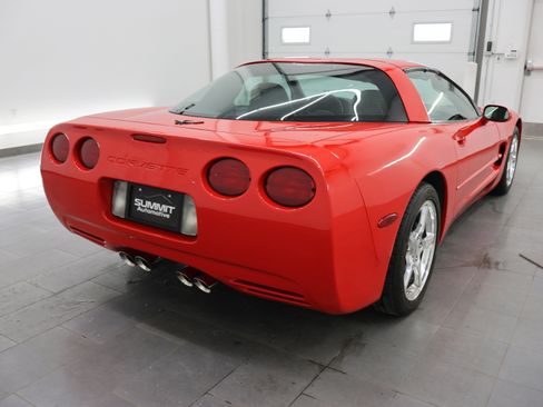 Used 2004 Chevrolet Corvette Coupe w/ Preferred Equipment Group RWD image 5