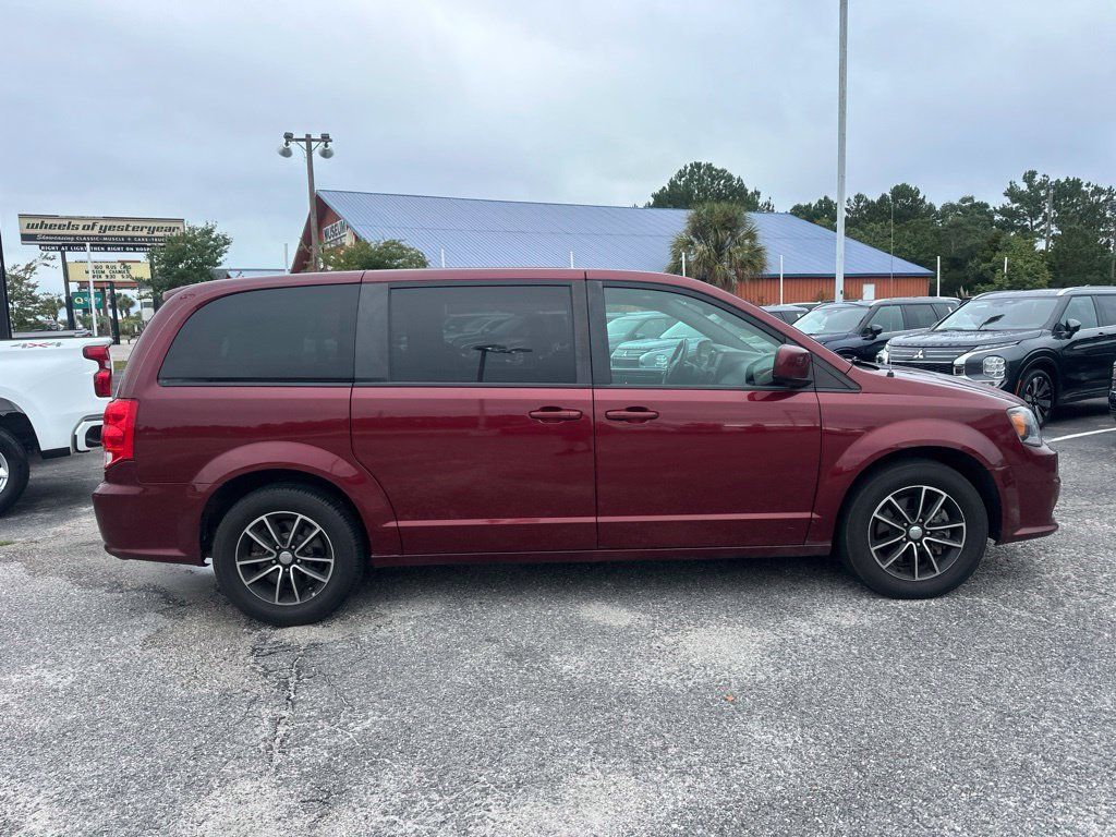 Used 2018 Dodge Grand Caravan SE FWD image 2
