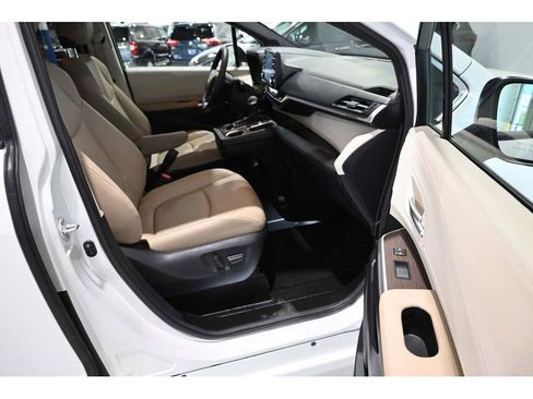 Used 2023 Toyota Sienna XLE w/ XLE Plus Package AWD/4WD image 15