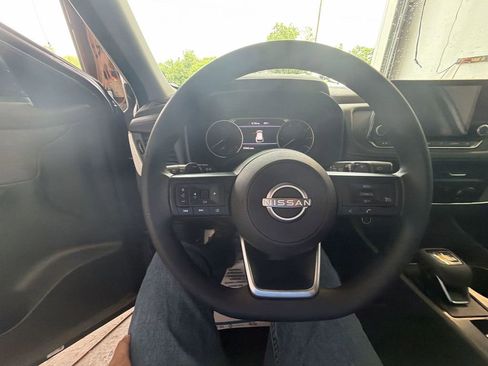Used 2023 Nissan Rogue S AWD/4WD image 14