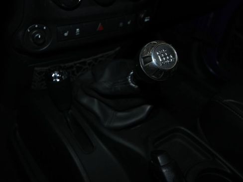 Used 2017 Jeep Wrangler Unlimited Sahara image 13