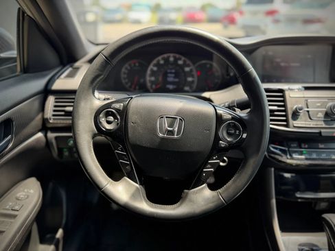 Used 2017 Honda Accord Sport image 10
