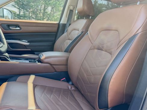 Certified 2025 Nissan Pathfinder Platinum w/ Cargo Package image 18