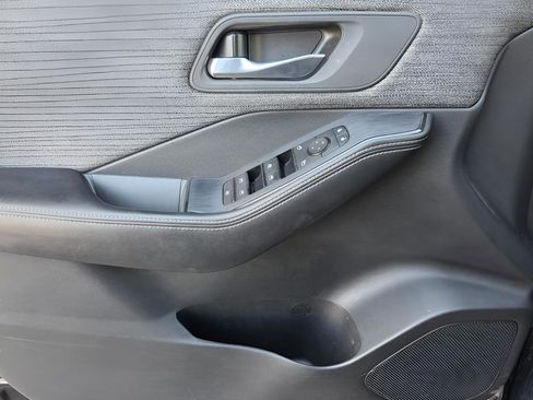 Certified 2023 Nissan Rogue SV FWD image 25
