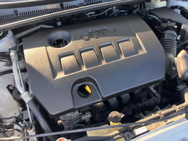 Used 2017 Toyota Corolla LE w/ Carpet Mat Package (TMS) FWD image 28
