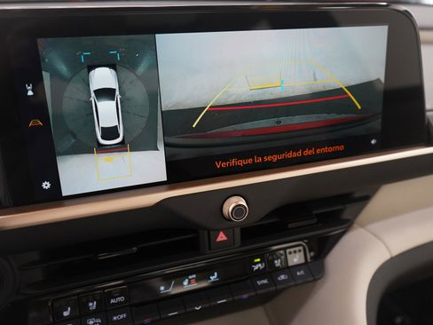 Used 2025 Toyota Crown Limited image 26