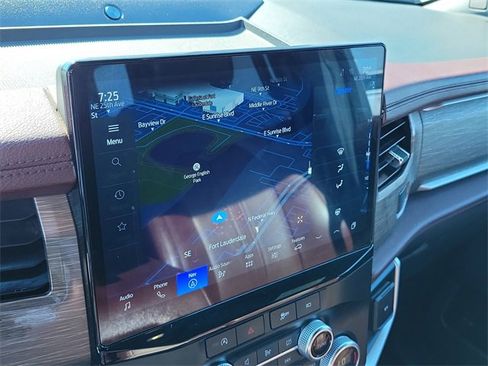 Used 2024 Ford Expedition Limited image 17