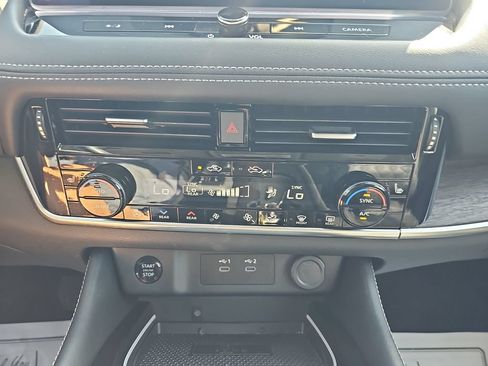 Used 2024 Nissan Rogue Platinum w/ Platinum Premium Package FWD image 24