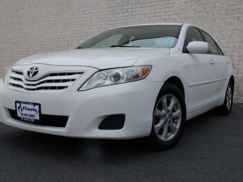 Used 2011 Toyota Camry LE w/ LE Extra-Value Pkg image 2