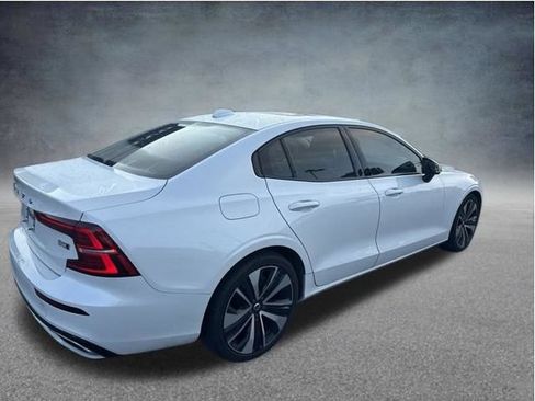 Certified 2022 Volvo S60 B5 Momentum w/ Premium Package AWD/4WD image 9