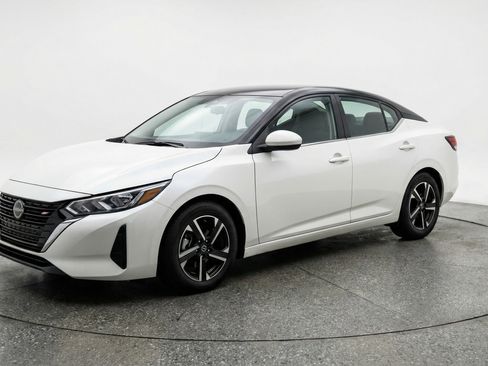 Used 2025 Nissan Sentra SV image 3