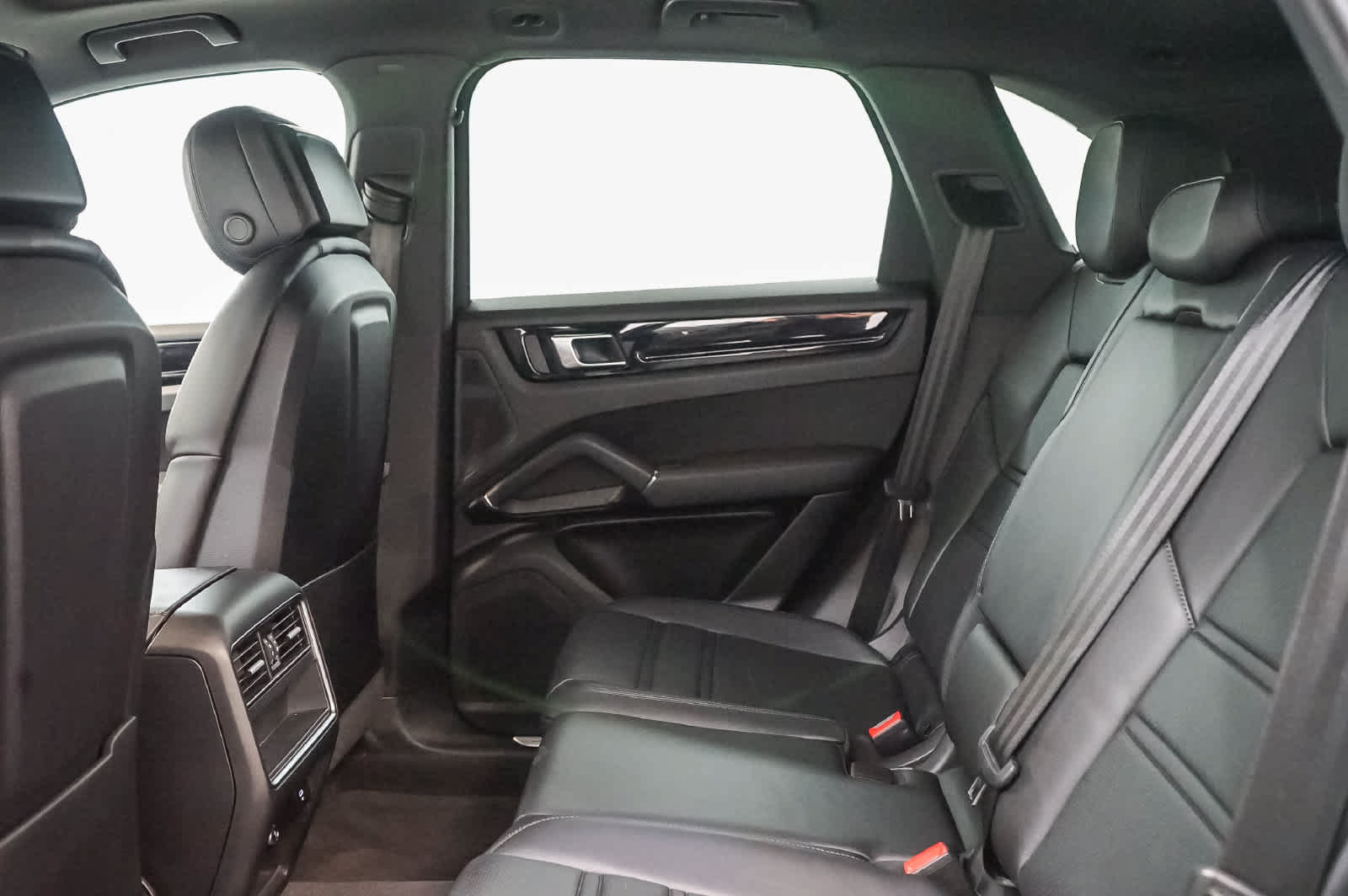 Certified 2023 Porsche Cayenne AWD/4WD image 24