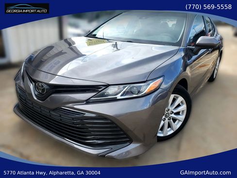 Used 2019 Toyota Camry LE FWD image 1