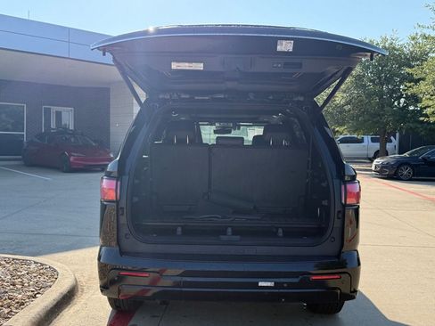 Used 2024 Toyota Sequoia Platinum AWD/4WD image 5