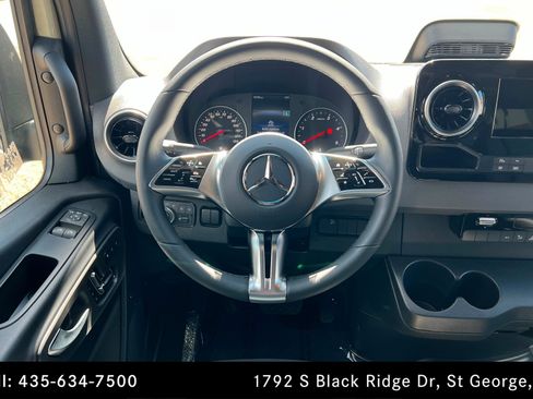 Used 2025 Mercedes-Benz Sprinter 2500 image 12