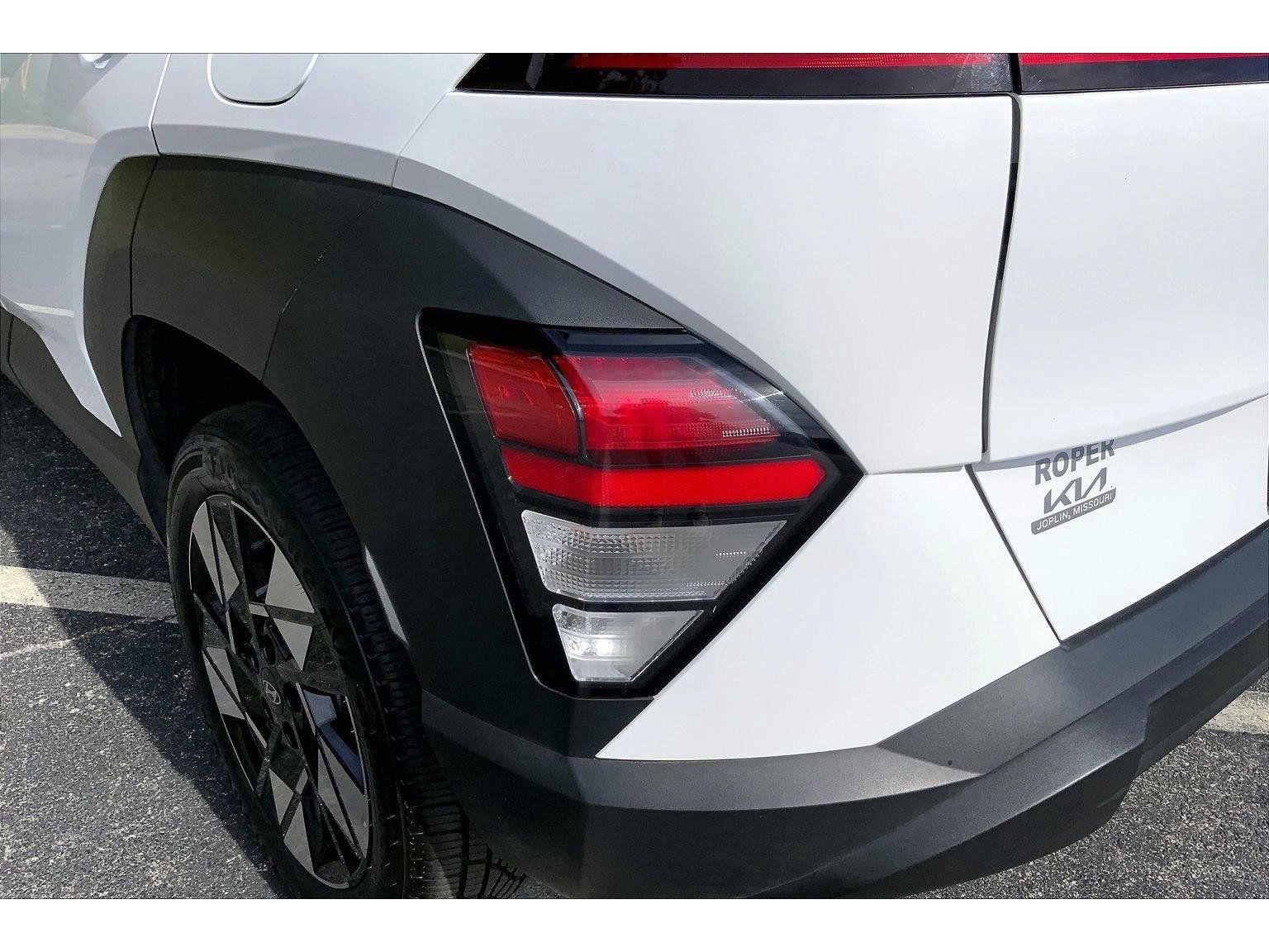 Used 2025 Hyundai Kona SEL AWD/4WD image 27