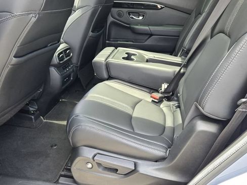 Used 2024 Honda Pilot Touring image 11