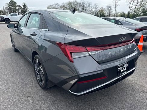 Used 2025 Hyundai Elantra Limited FWD image 9