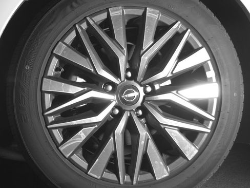 Used 2025 Nissan Altima 2.5 SV image 12