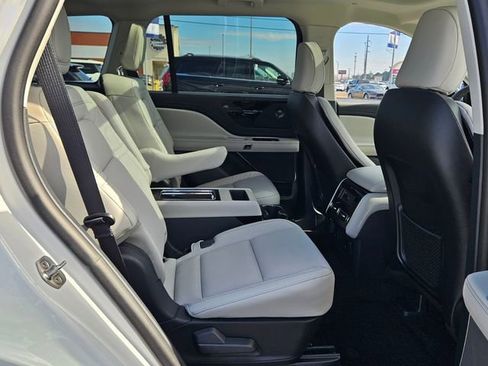 New 2026 Lincoln Aviator Reserve image 17