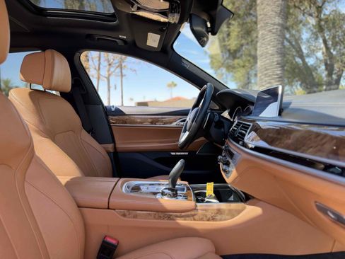 Used 2018 BMW 740e xDrive AWD/4WD image 27