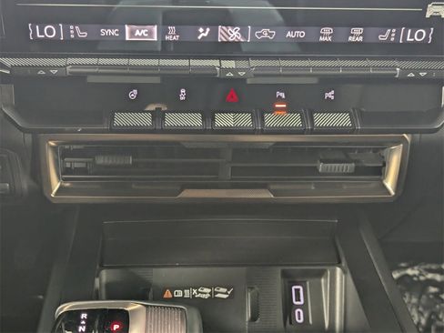 Used 2024 GMC Hummer EV 3X w/ LPO, Illumination Package image 21