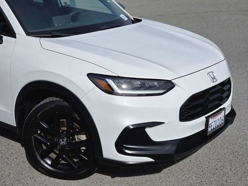 Used 2023 Honda HR-V Sport image 4