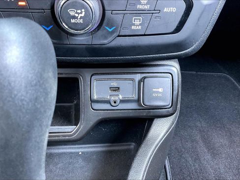Used 2020 Jeep Renegade Altitude FWD image 21