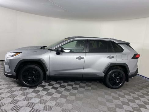 Used 2023 Toyota RAV4 LE AWD/4WD image 5