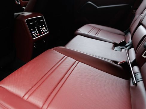 Certified 2022 Porsche Cayenne GTS AWD/4WD image 27