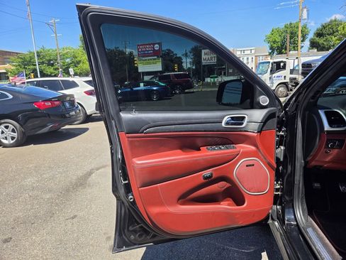 Used 2018 Jeep Grand Cherokee Trackhawk AWD/4WD image 17