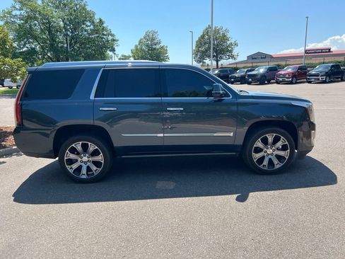 Used 2020 Cadillac Escalade Platinum AWD/4WD image 6