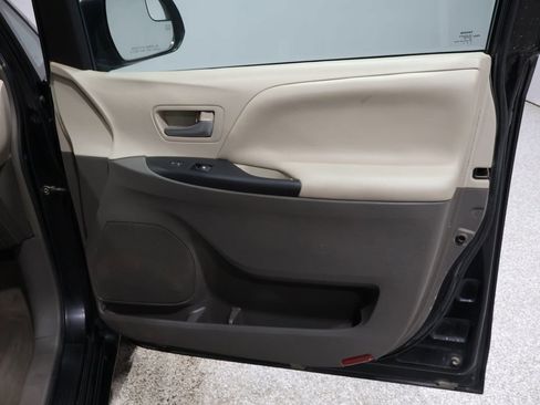 Used 2016 Toyota Sienna LE image 23