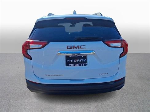 Used 2023 GMC Terrain SLE w/ Driver Convenience Package image 5