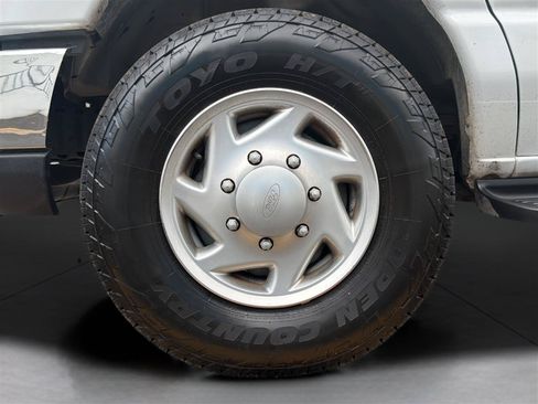 Used 2010 Ford E-350 and Econoline 350 XL RWD image 27