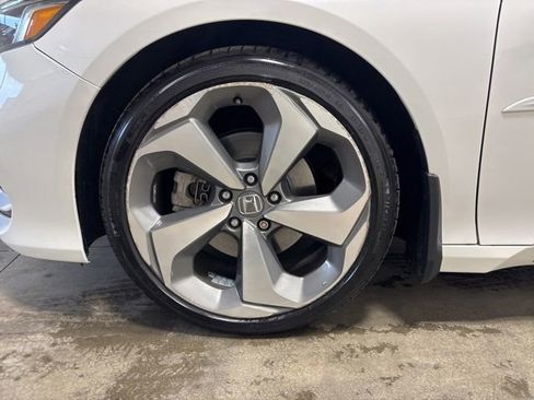 Used 2018 Honda Accord Touring image 10