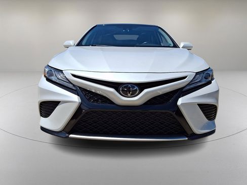 Used 2019 Toyota Camry XSE FWD image 3
