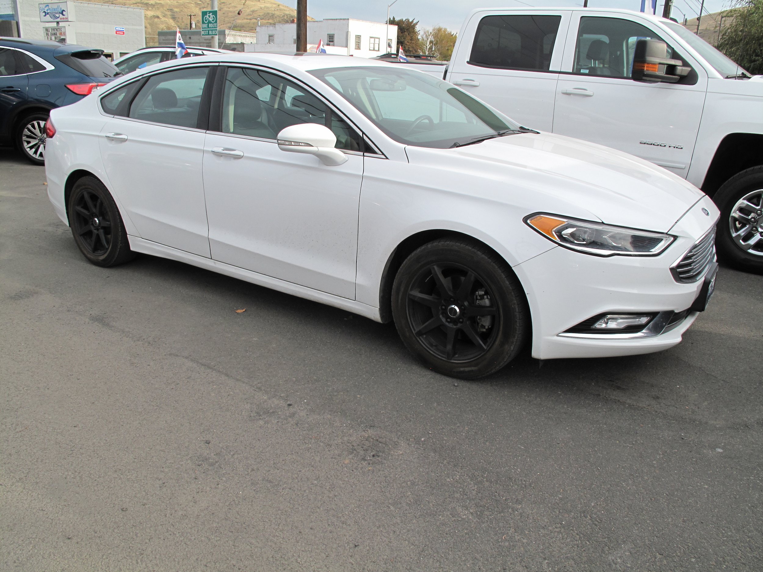 Used 2017 Ford Fusion SE FWD image 1