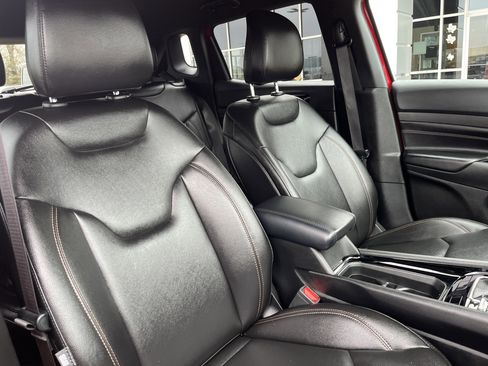 Used 2024 Jeep Compass Limited image 18