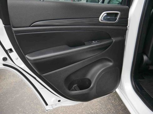 Used 2020 Jeep Grand Cherokee Altitude image 16