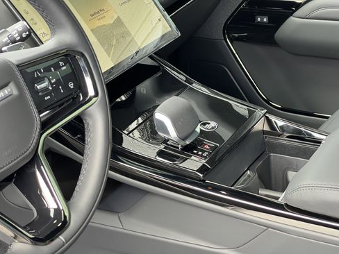 New 2025 Land Rover Range Rover Sport Dynamic SE image 24
