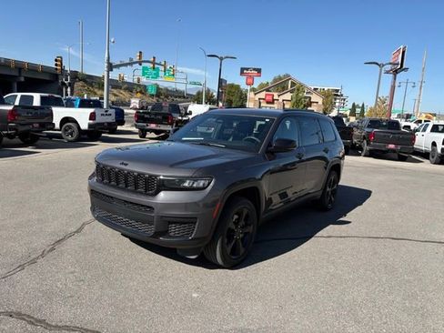 Certified 2023 Jeep Grand Cherokee L Altitude image 4