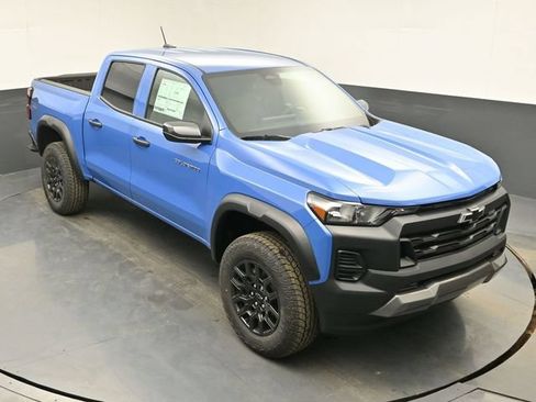 Used 2025 Chevrolet Colorado Trail Boss AWD/4WD image 13